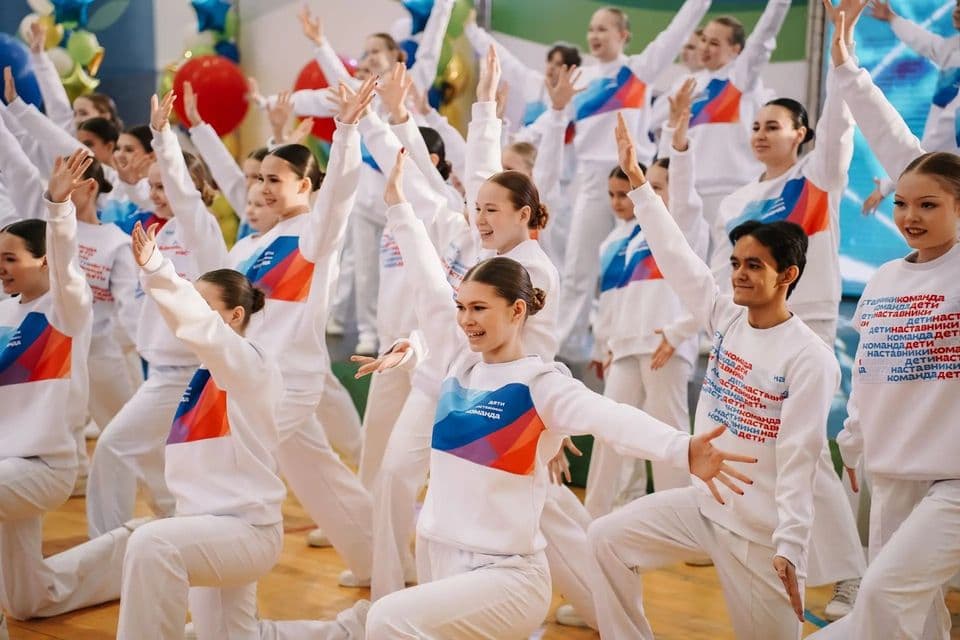 Спортивно-танцевальный номер участников